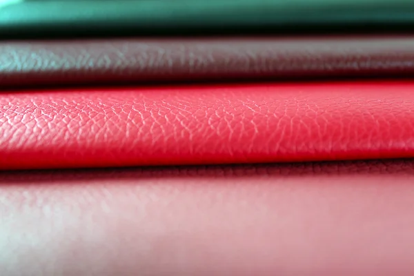 Обрывки цветной ткани вблизи — стоковое фото