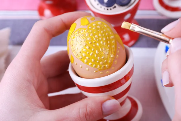 Young woman painting Easter eggs on table close up — Stock Photo, Image