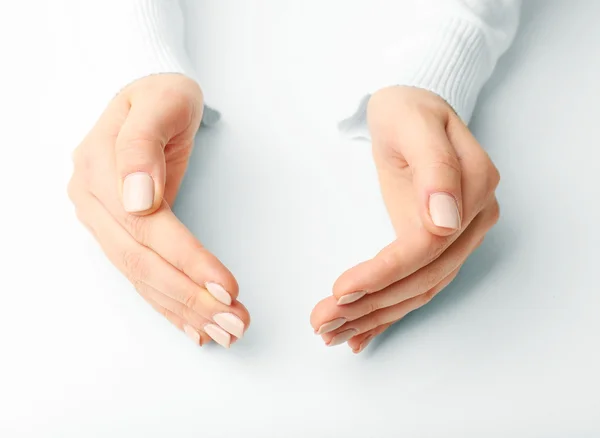 Vrouwelijke handen gebaar geïsoleerd op witte achtergrond — Stockfoto