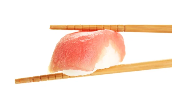 Sushi mit Stäbchen isoliert auf weiß — Stockfoto