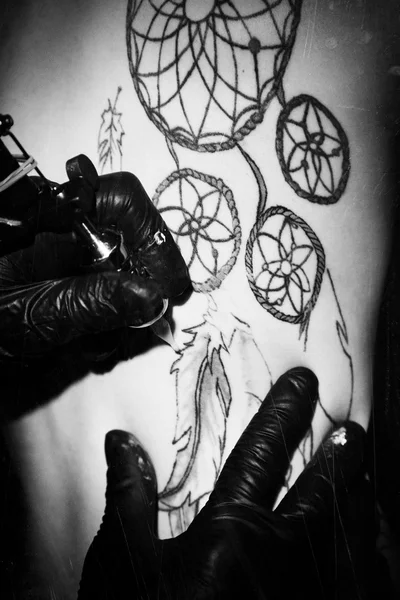 Proces van het maken van tattoo, close-up — Stockfoto