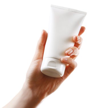 El ile üzerine beyaz izole kozmetik şişe