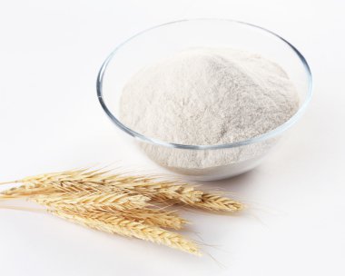 Cam kase un ve beyaz izole kulakları ile