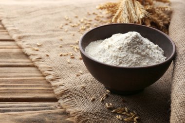 Kasede un, kulaklar ve çuval bezinde tahıl.