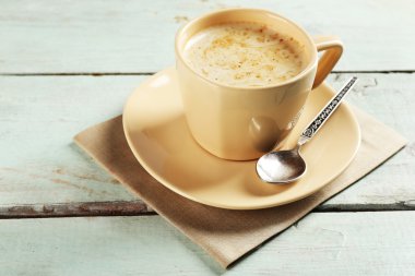 Renk ahşap plakalar zemin üzerine kakao fincan