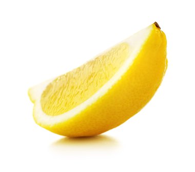 Beyaz izole limon sulu dilim