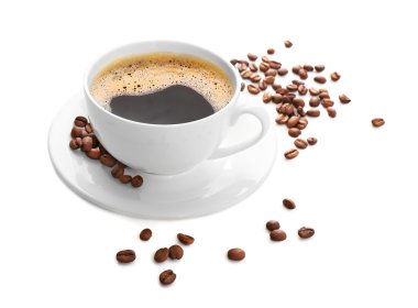 Beyaz üzerine izole edilmiş bir fincan kahve.