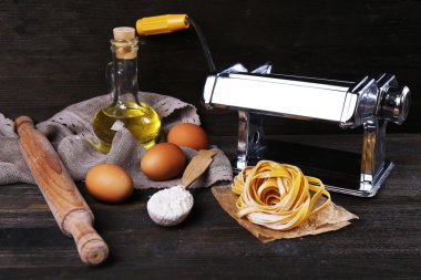 Makarna makarna makinesi rustik ahşap zemin hazırlama