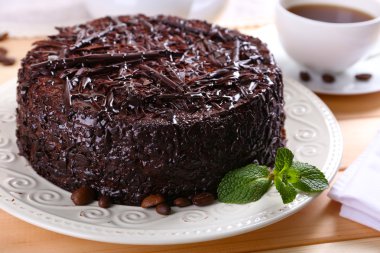 Tabloda çay lezzetli çikolatalı kek yakın çekim