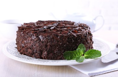 Tabloda çay lezzetli çikolatalı kek yakın çekim