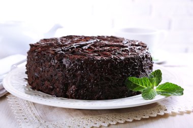 Tabloda çay lezzetli çikolatalı kek yakın çekim