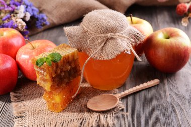 Tablo yakın çekim üzerinde apple ile lezzetli tatlım