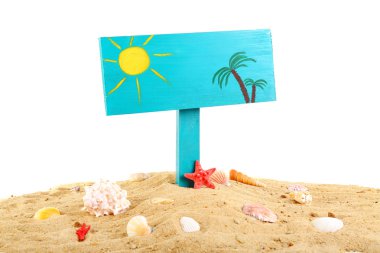 Ahşap işareti ayakta beyaz izole kum