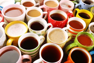 Birçok bardak kahve, portre