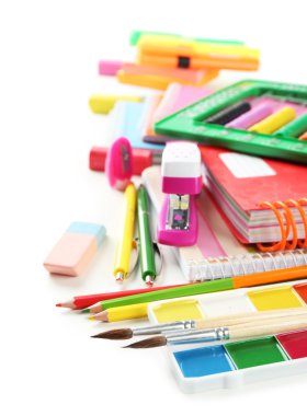 Parlak okul kırtasiye, üzerinde beyaz izole