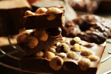 Natürmort çikolata fındık, closeup ile dizi