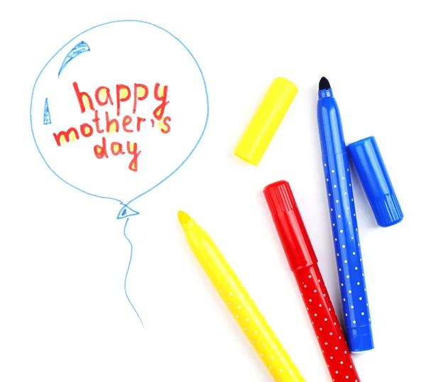 Feliz Dia das Mães mensagem escrita em papel e marcadores de perto — Fotografia de Stock