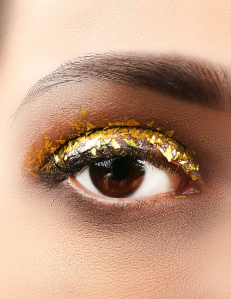 Süslü glitter makyaj, makro görünümü ile kadın göz — Stok fotoğraf