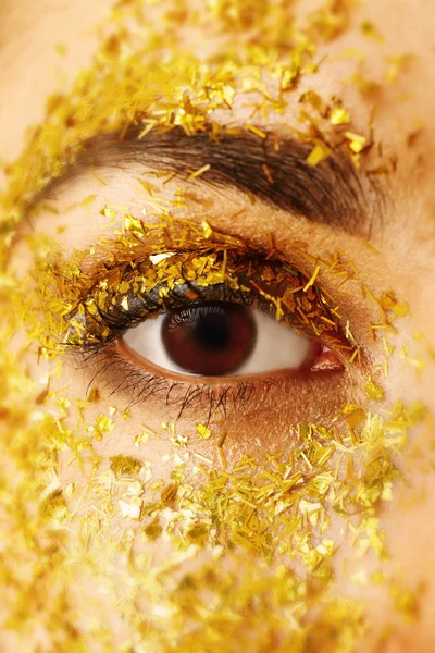 Ženské oko s efektní třpytky make-up, zobrazení makra — Stock fotografie