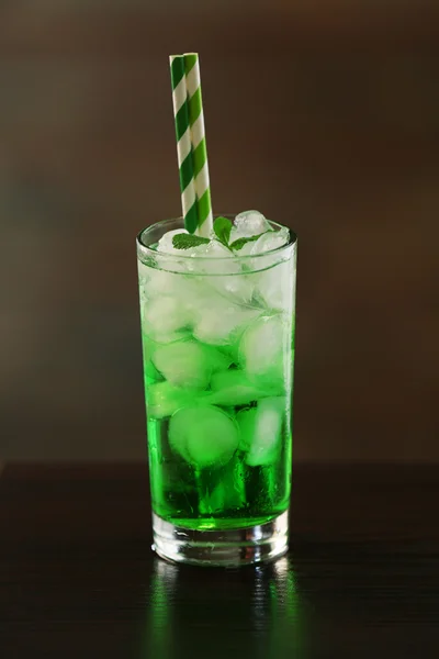Green cocktail on table on brown background — Stock Photo, Image