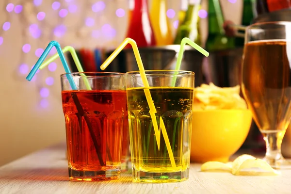 Table préparée avec boisson pour la fête — Photo