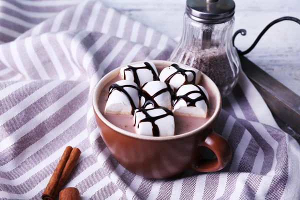 Cup of cocoa with marshmallows on tray and stripped napkin, closeup — Stock Photo, Image