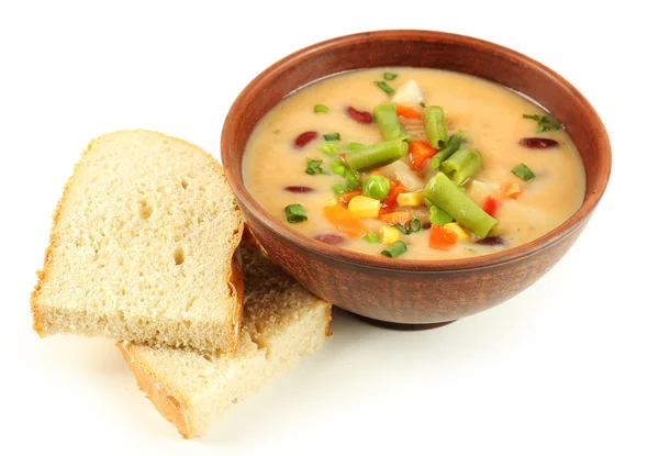 Soupe de haricots dans un bol isolé sur blanc — Photo