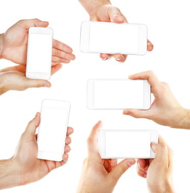 Akıllı telefonlar üzerinde beyaz izole holding eller