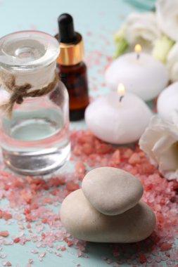 Kaplıca tedavisi mavi zemin üzerine bileşimi