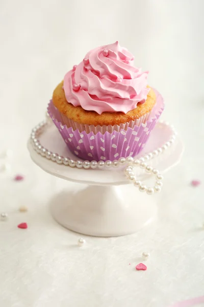 Délicieux cupcake sur table close-up — Photo