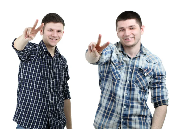 Deux beaux jeunes hommes isolés sur blanc — Photo