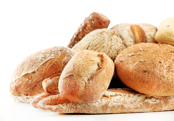 Pane fresco diverso, isolato su bianco — Foto Stock