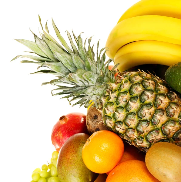 Sortimento de frutas exóticas isoladas em branco — Fotografia de Stock