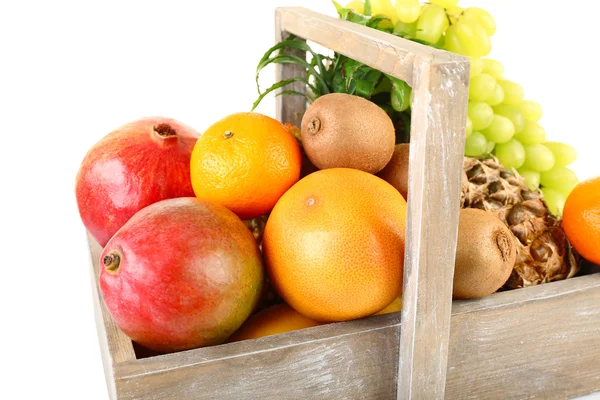 Surtido de frutas en caja aislada en blanco —  Fotos de Stock