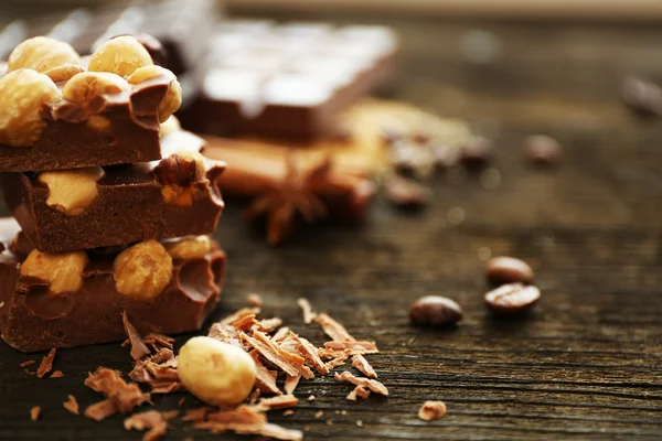 Seperangkat cokelat dengan kacang, closeup — Stok Foto