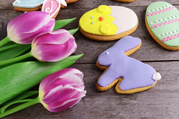 Heerlijke Pasen cookies op tabel close-up — Stockfoto