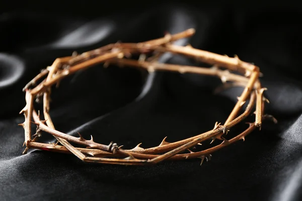 Crown of thorns on black cloth — Stock Photo, Image
