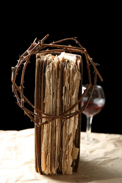 Crown of thorns and bible on black background — Stock Photo, Image