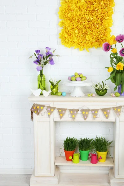 Fireplace with beautiful spring decorations in room — Stock Photo, Image