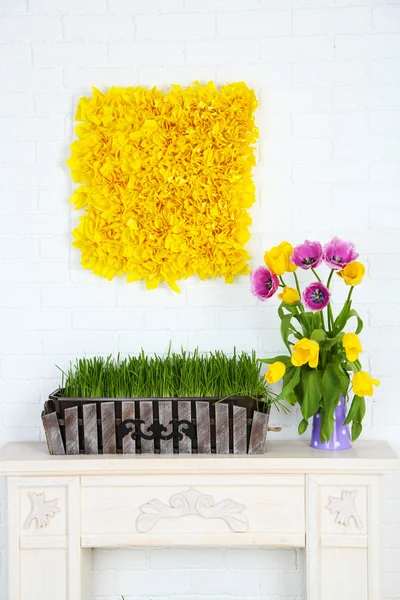 Fireplace with beautiful spring decorations in room — Stock Photo, Image