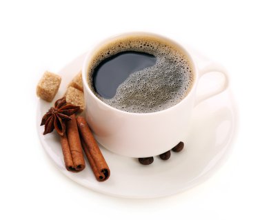 Beyaz üzerine izole edilmiş bir fincan kahve.