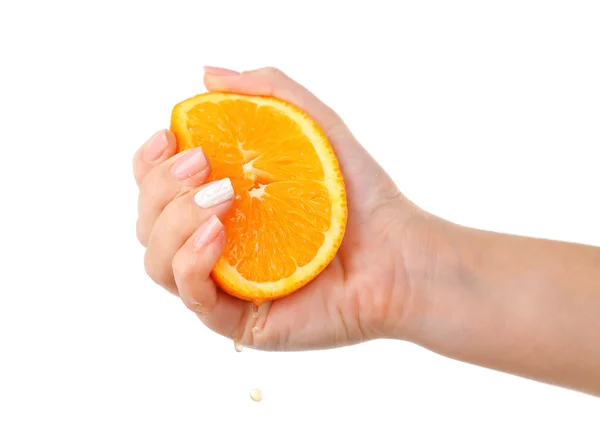 Hembra mano apretando naranja aislado en blanco — Foto de Stock