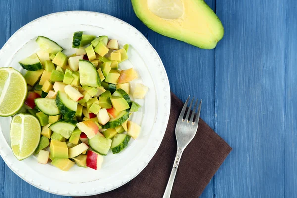 Salad with apple and avocado in bowl on table close up — Stock Photo, Image