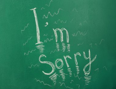 I 'm Sorry tahtaya tebeşir ile yazılı