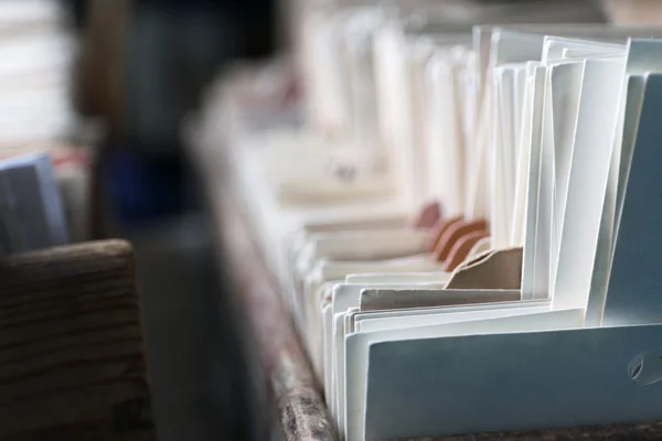 Katalogkarten in der Bibliothek, Nahaufnahme — Stockfoto