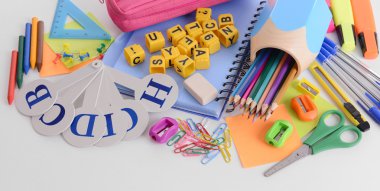 okul kırtasiyesi beyaza izole edildi