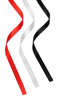 renkli şeritler üzerinde beyaz izole