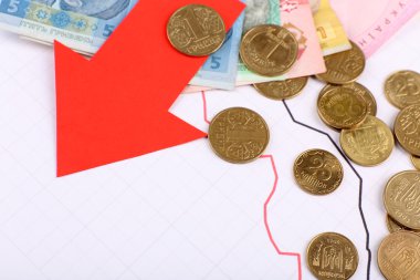 Para ve grafik belgesi üzerinde kırmızı ok kapat