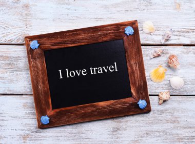 ahşap arka plan üzerinde seyahat yazıt