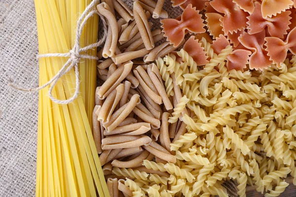 Verschiedene Arten von Pasta hautnah — Stockfoto